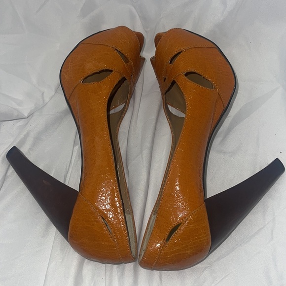 BAKER 3 1/2 inch Peep Toe Heels - Picture 3 of 6